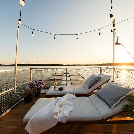 Domek Na Wodzie - Houseboat -Sauna, Taras Na Dachu, Dwie Sypialnie Mikołajki Esterno foto