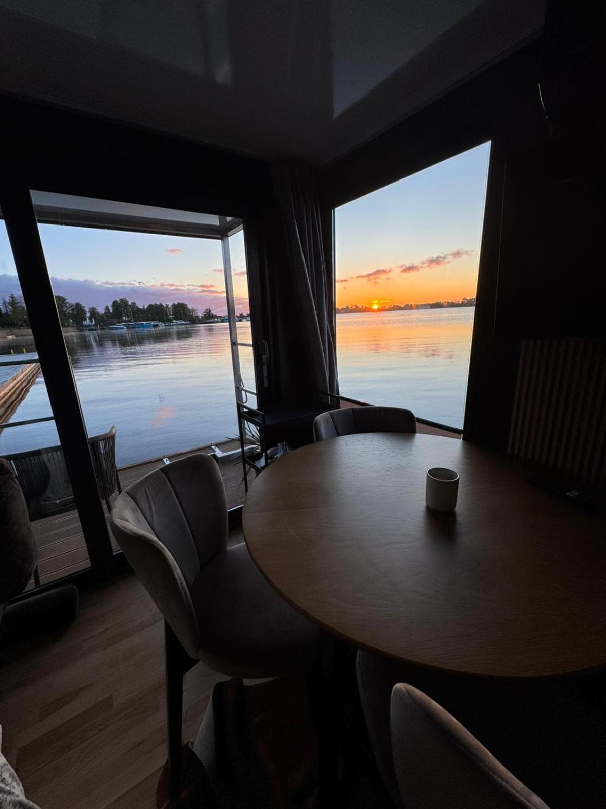 Domek Na Wodzie - Houseboat -Sauna, Taras Na Dachu, Dwie Sypialnie Mikołajki Esterno foto